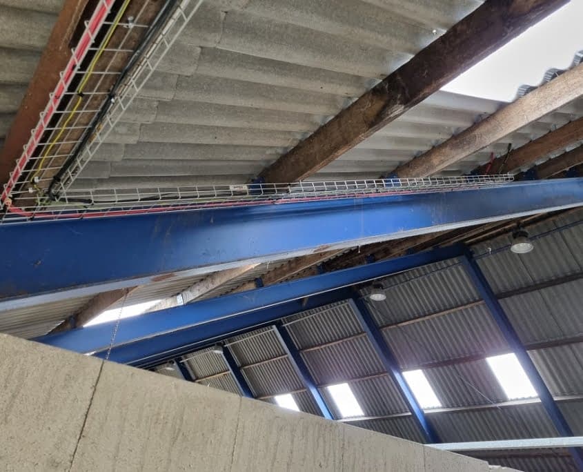 Kabelgoten van de installatie