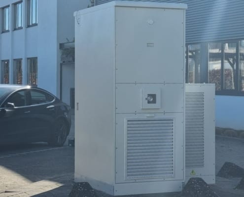 achterzijde batterij met blusaansluiting