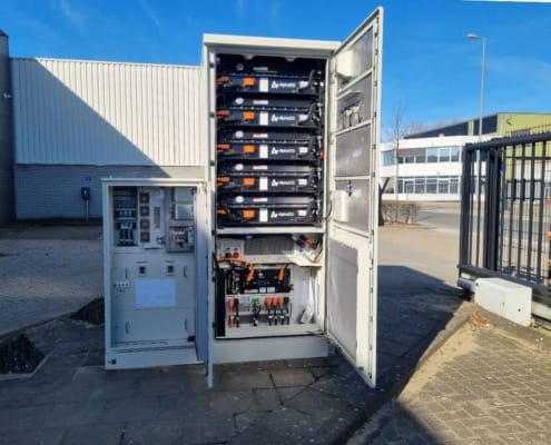 vooraanzicht batterij geopend
